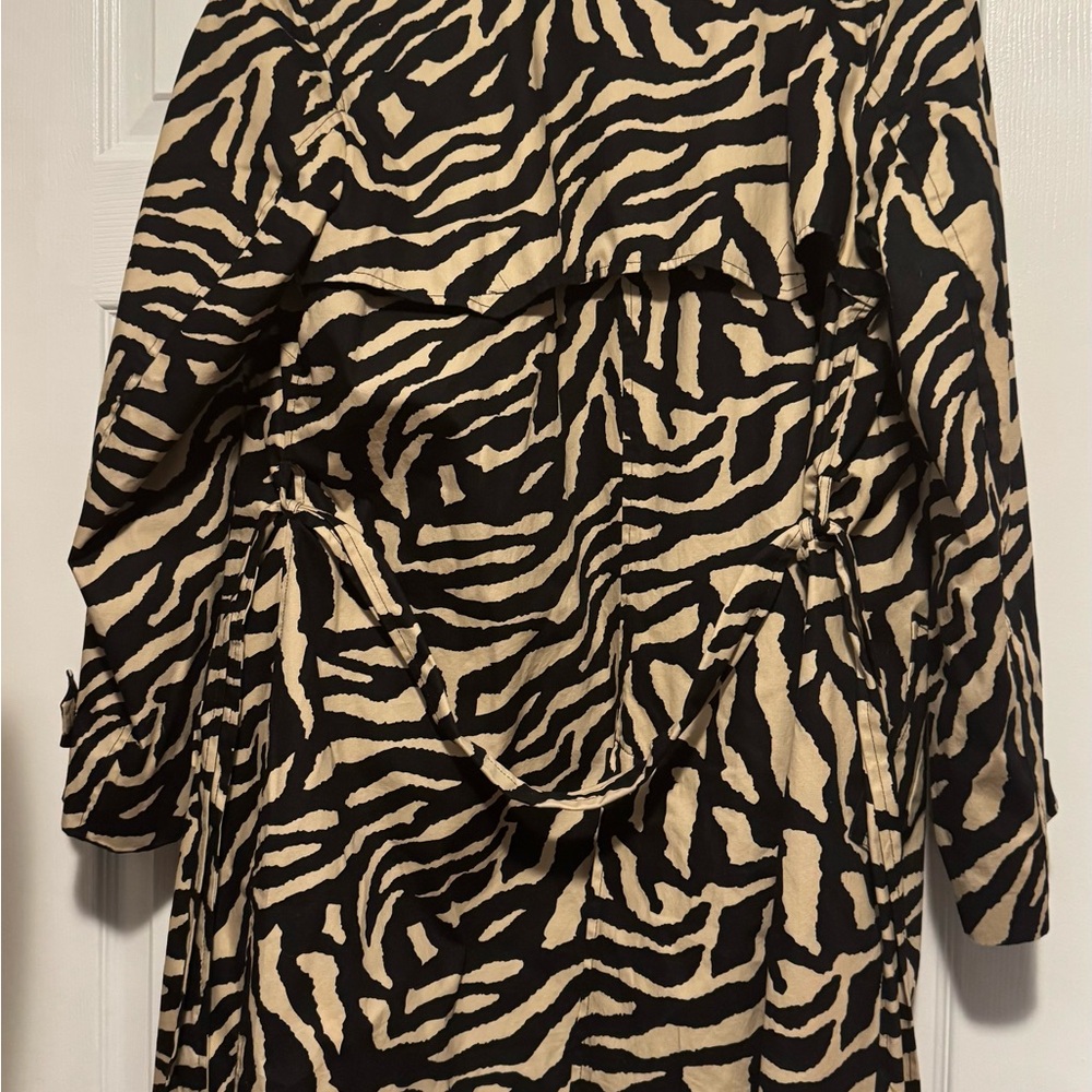 Women’s Dennis Basso - lightweightht jacket in zebra print with tan base.